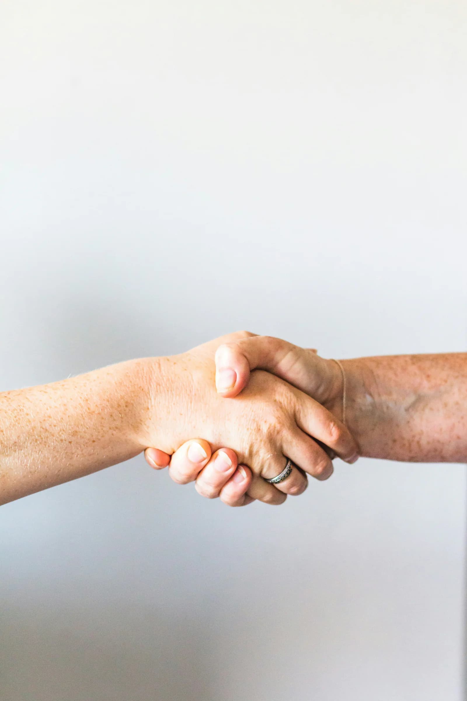 How Does a Buyers Agent Get Paid? Fee Models Explained